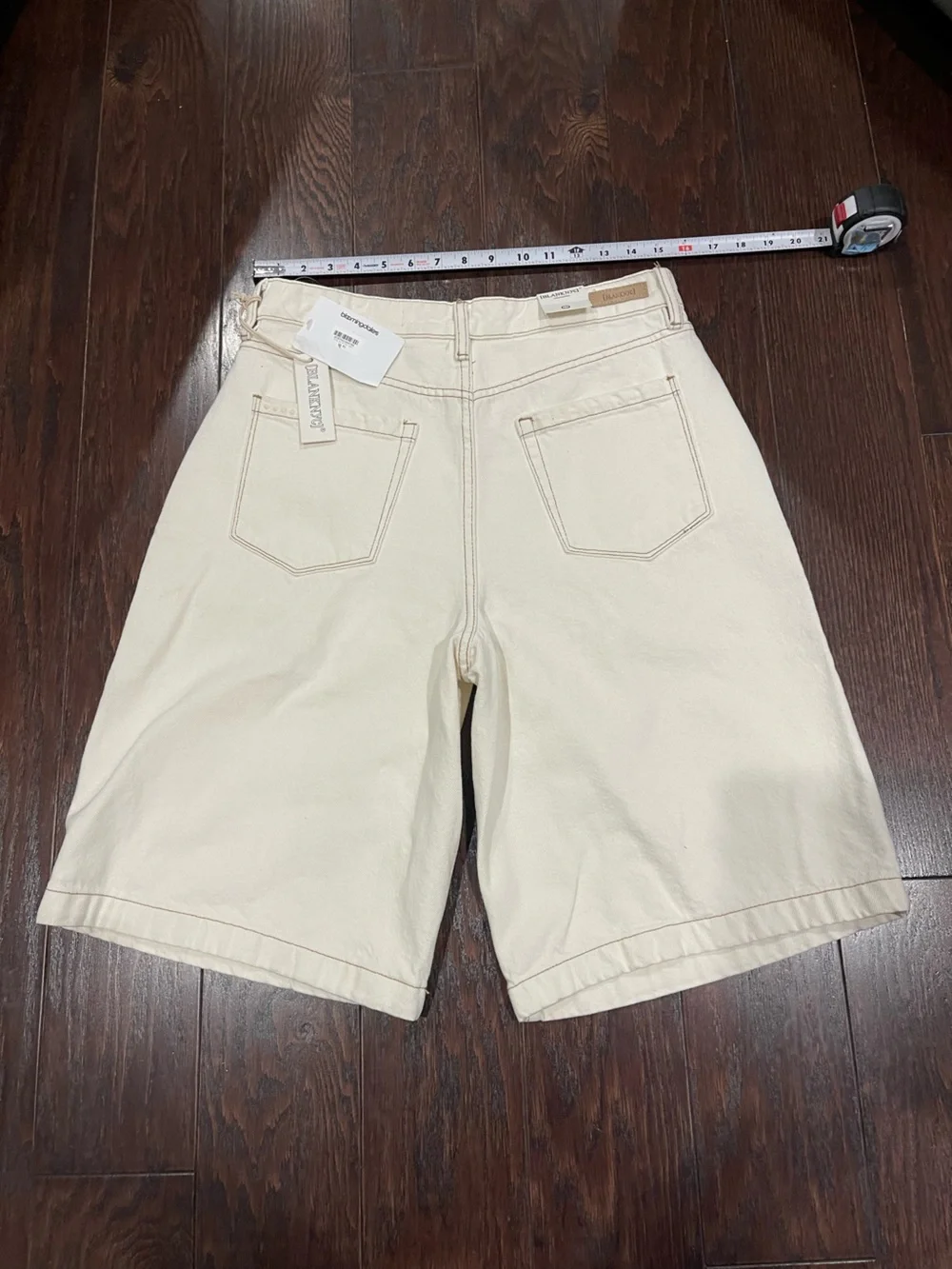 BLANKNYC pleated front denim Ecru bermuda Jorts Women Size 29 NEW